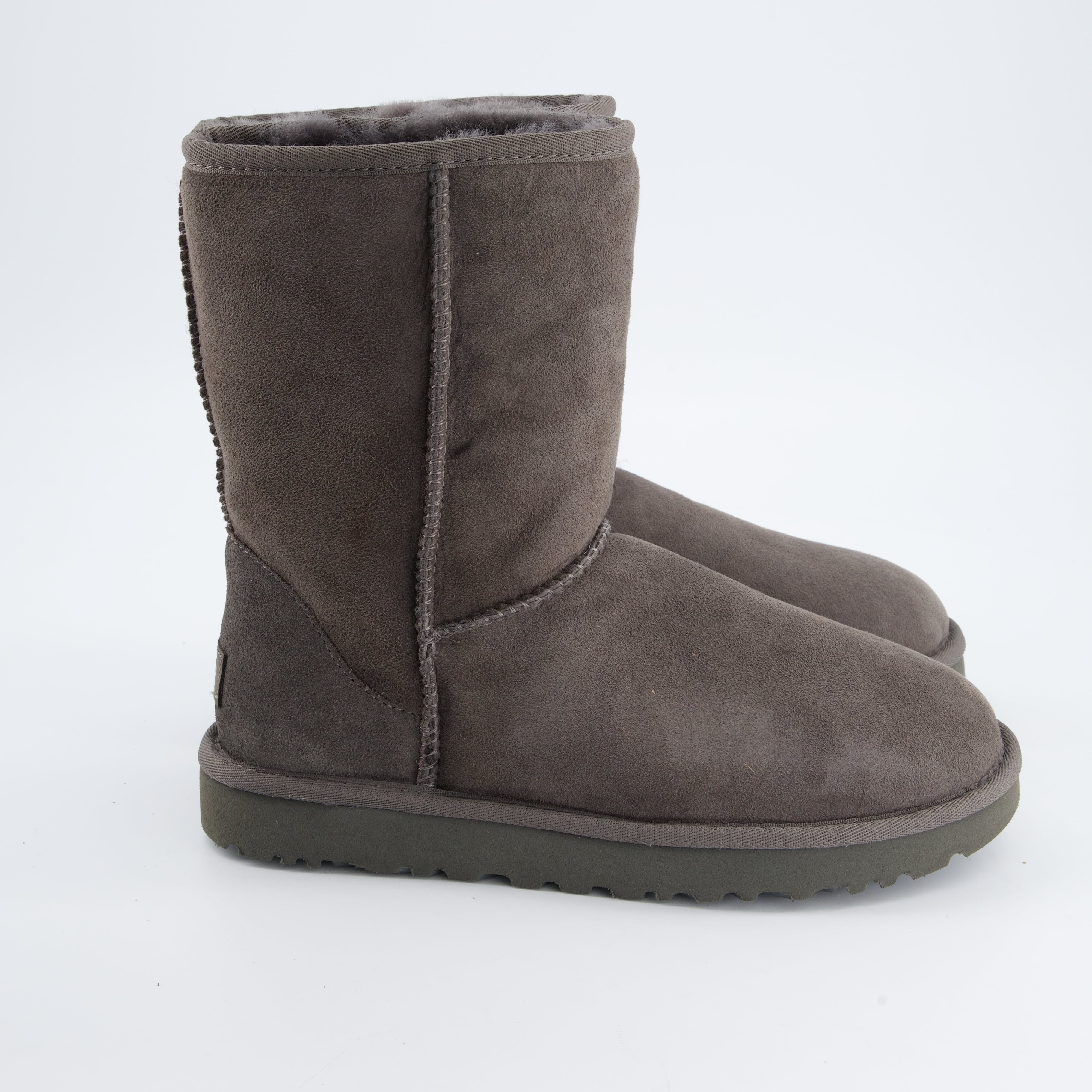 UGG Damenschuhe - Winterstiefel Winterstiefel Classic Short II