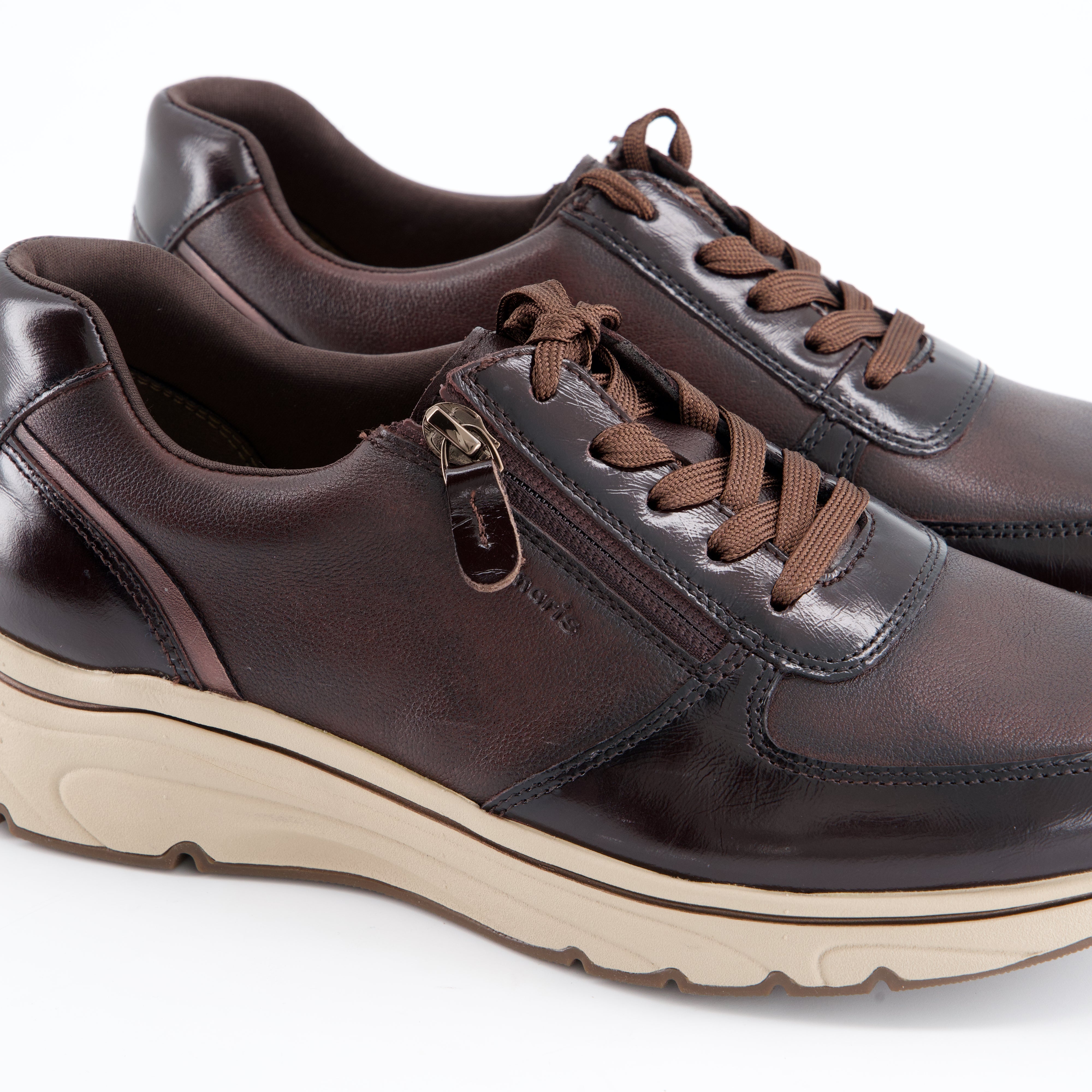 Schnürschuhe