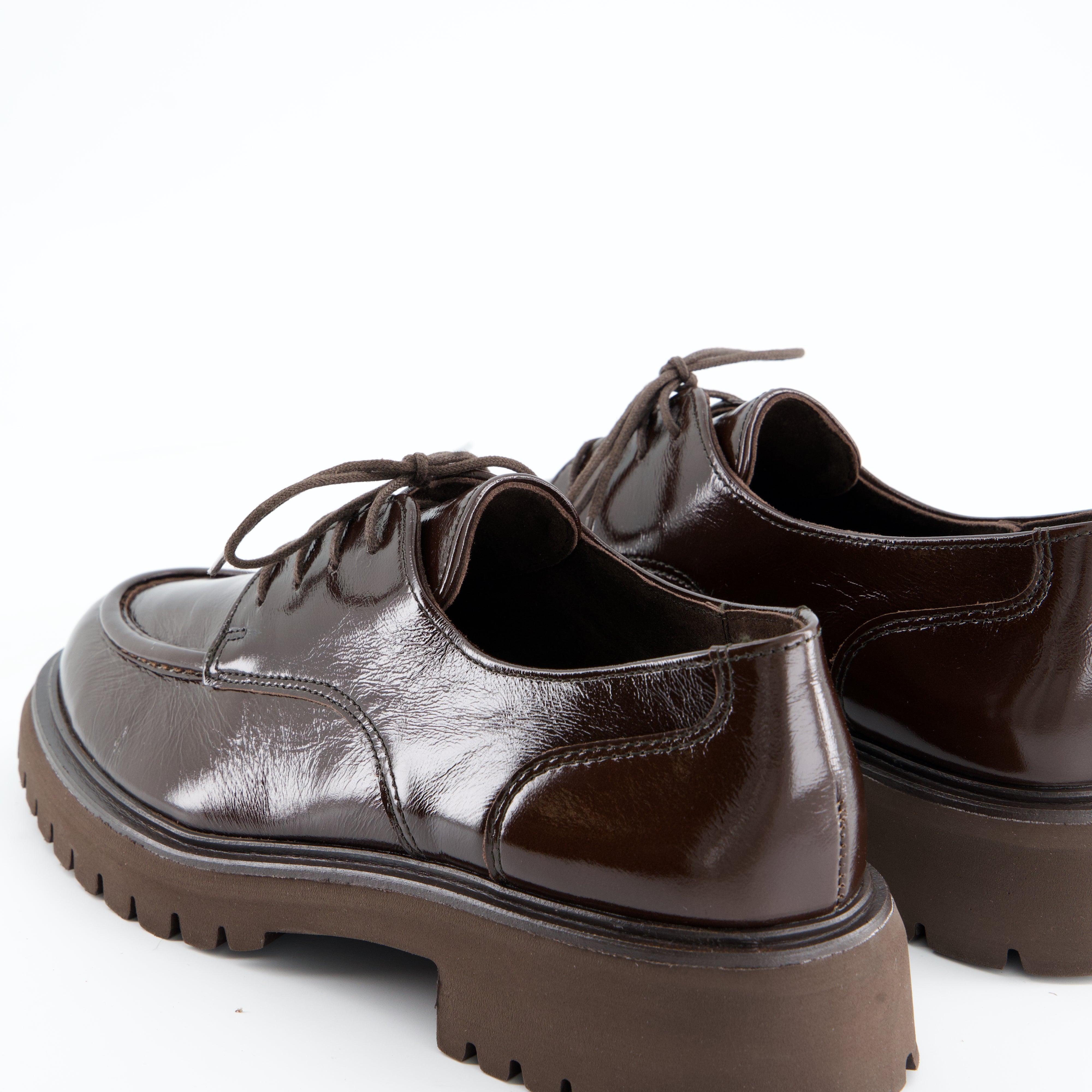 Schnürschuhe