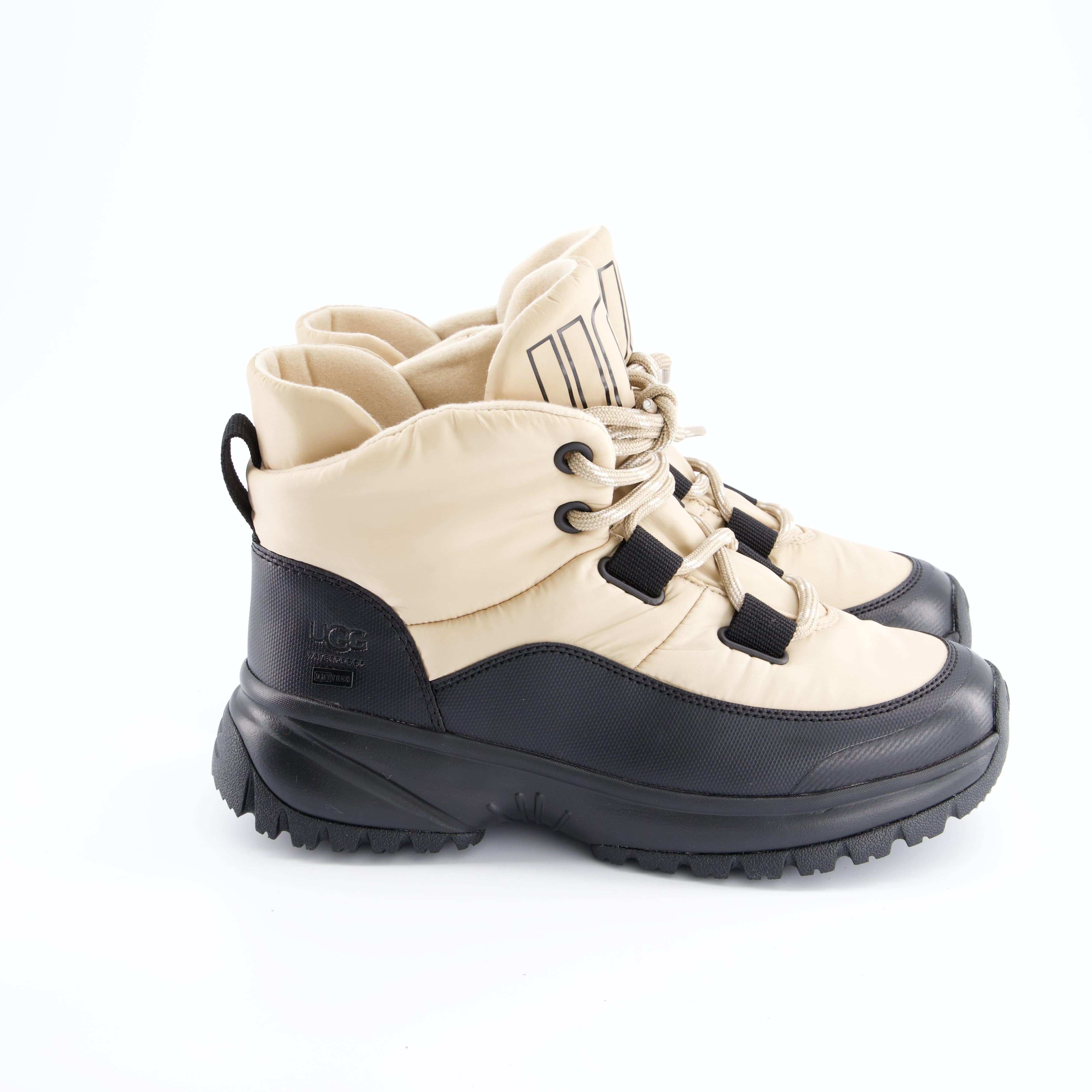UGG Damenschuhe - Winterstiefel, Winterstiefel Yose Puffer Lace
